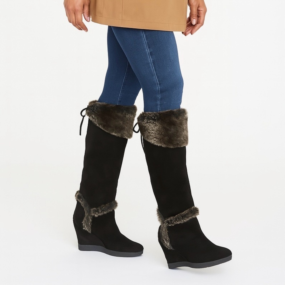 Guess OTK Suede Wedge Boots Faux Fur Trim Après-ski Winter Glam Black H3” 7.5.